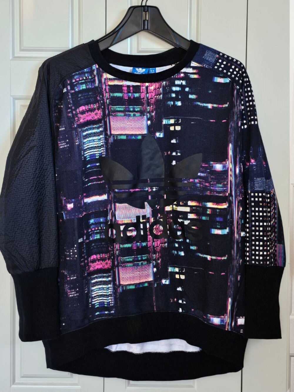 VTG Adidas Originals Tokyo Cityscape Glitch Printed Sweatshirt Women’s Small